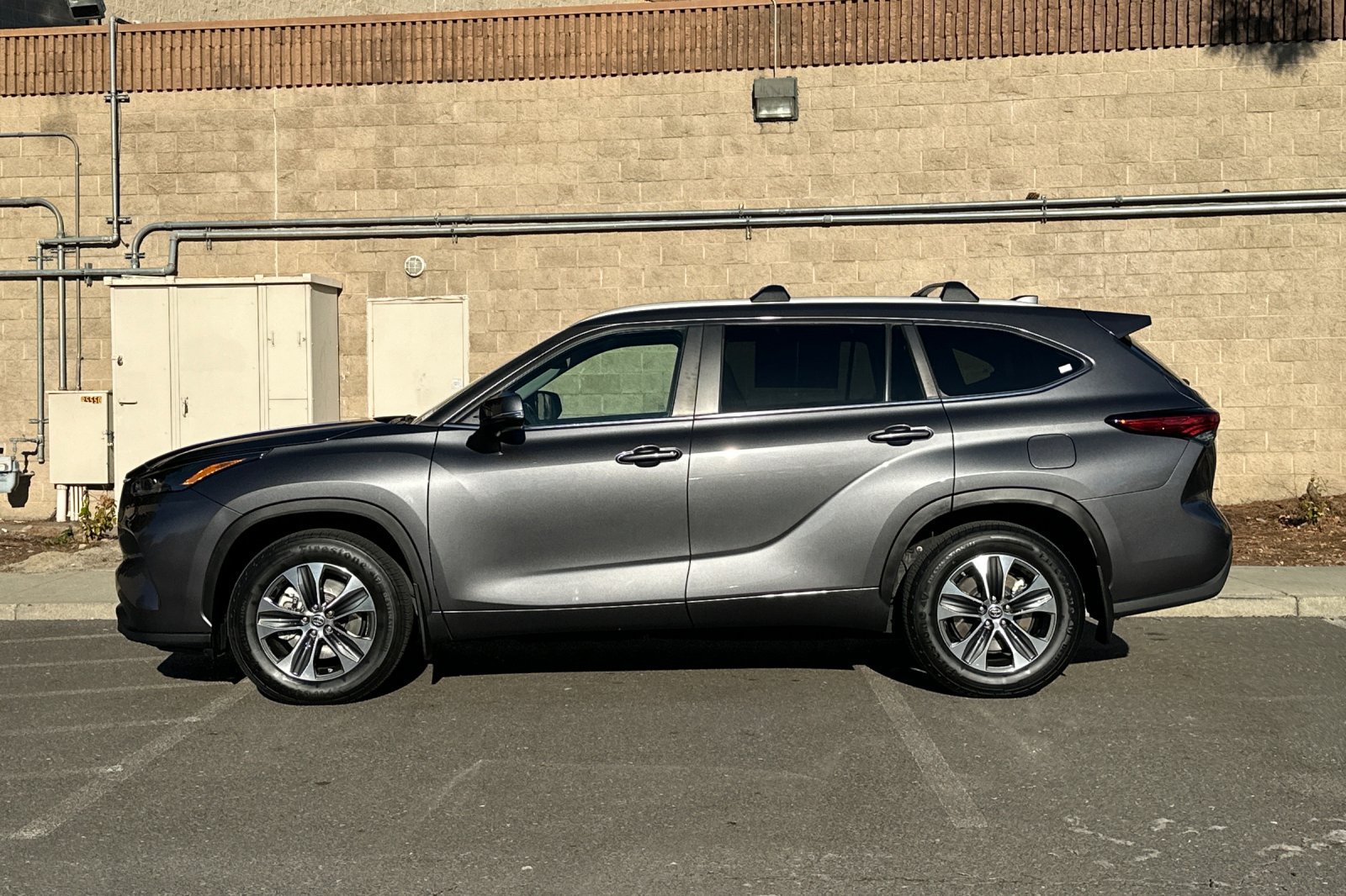 Used 2023 Toyota Highlander XLE FWD image 6