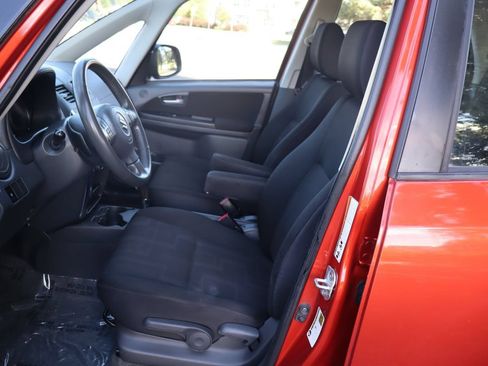Used 2010 Suzuki SX4 Touring AWD/4WD image 19