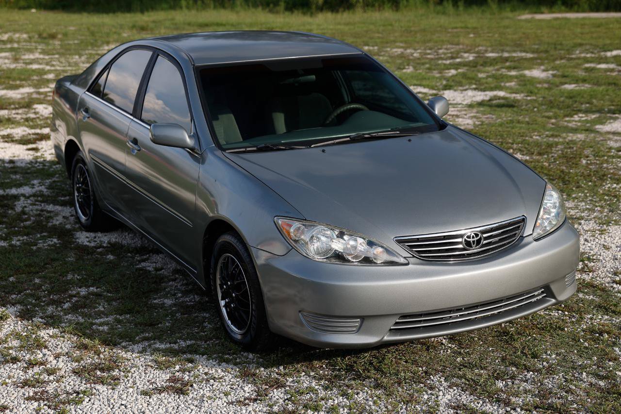 Used 2005 Toyota Camry LE FWD image 15