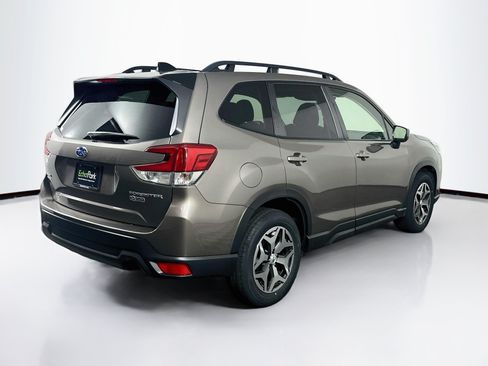 Used 2024 Subaru Forester Premium AWD/4WD image 9