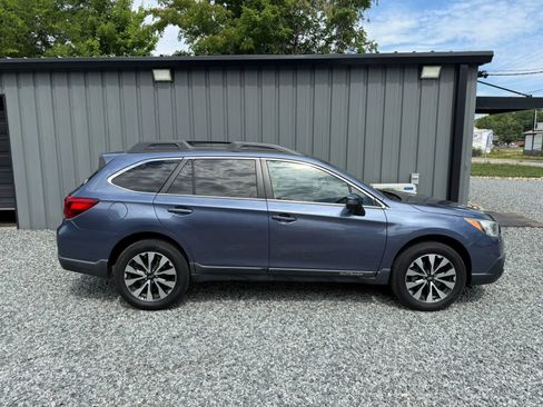 Used 2017 Subaru Outback 2.5i Limited AWD/4WD image 4