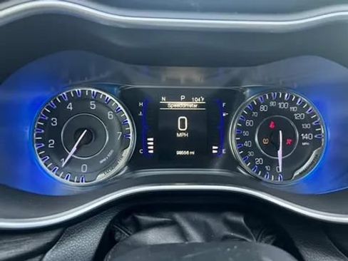 Used 2015 Chrysler 200 Limited w/ Convenience Group FWD image 9