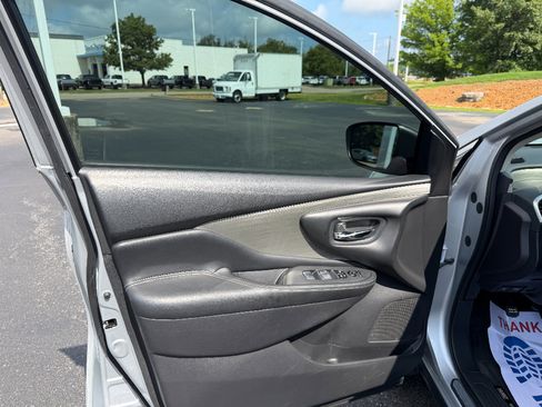 Used 2017 Nissan Murano SV AWD/4WD image 24