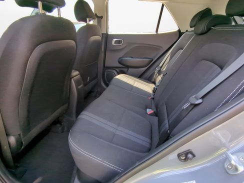 Used 2020 Hyundai Venue SEL FWD image 13