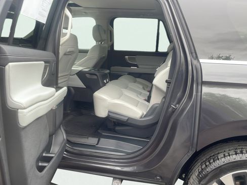 Used 2025 Ford Expedition Max Platinum w/ Driver's Package AWD/4WD image 13