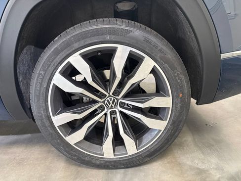 Used 2023 Volkswagen Atlas SEL Premium AWD/4WD image 8