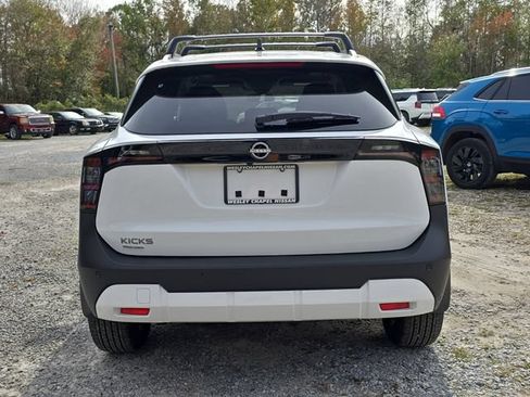 New 2026 Nissan Kicks SV w/ SV Premium Package FWD image 7