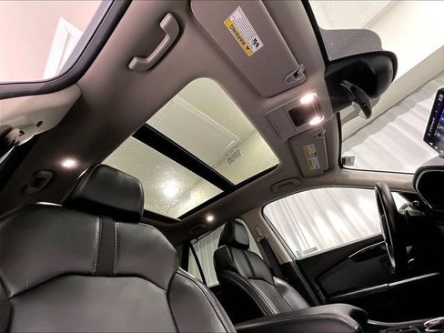 Used 2024 Honda Pilot Touring image 23