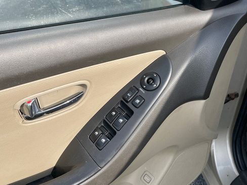 Used 2010 Hyundai Elantra GLS FWD image 11