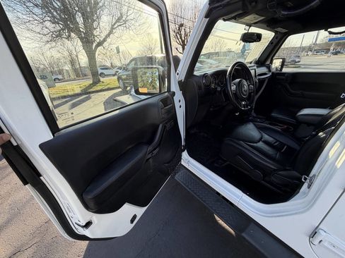 Used 2014 Jeep Wrangler Unlimited Sahara AWD/4WD image 10