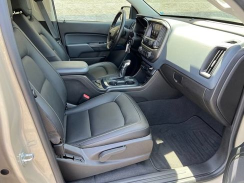 Used 2022 Chevrolet Colorado Z71 AWD/4WD image 16