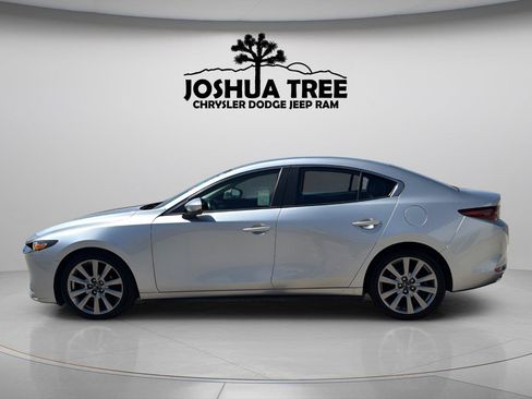 Used 2020 MAZDA MAZDA3 Sedan w/ Select Package FWD image 4