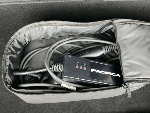 Used 2024 Chrysler Pacifica Select image 42