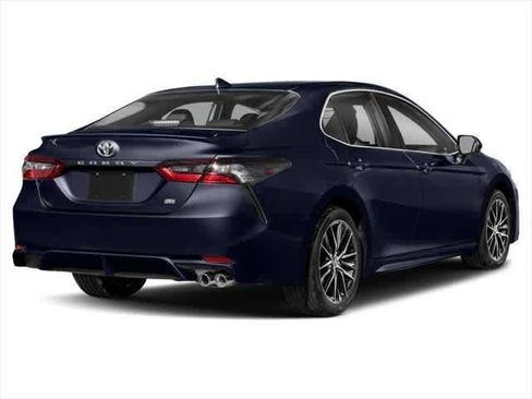 Used 2022 Toyota Camry SE image 2