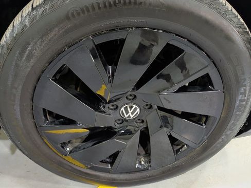 Used 2024 Volkswagen Atlas Cross Sport SE image 9