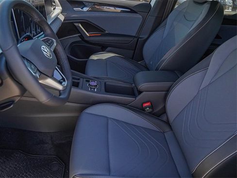 New 2026 Volkswagen Tiguan SE R-Line image 9