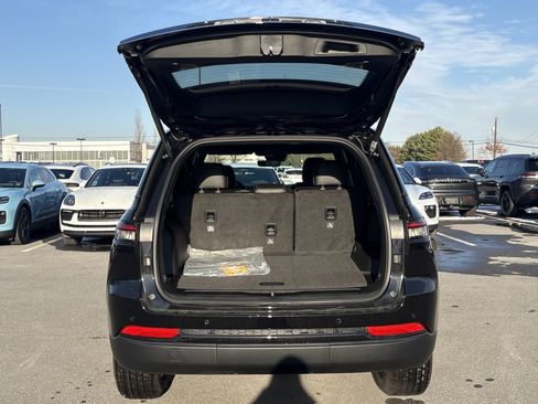 New 2025 Jeep Grand Cherokee Altitude AWD/4WD image 11
