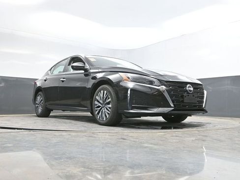 Used 2024 Nissan Altima 2.5 SV AWD/4WD image 44