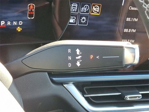 Used 2024 Chevrolet Equinox EV LT image 15