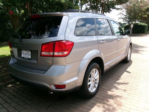 Used 2018 Dodge Journey SXT w/ Safe & Sound Group FWD image 7