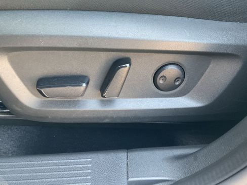 Used 2025 Nissan Rogue SV AWD/4WD image 9