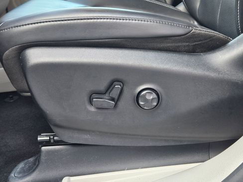 Used 2023 Chrysler Pacifica Touring-L FWD image 20