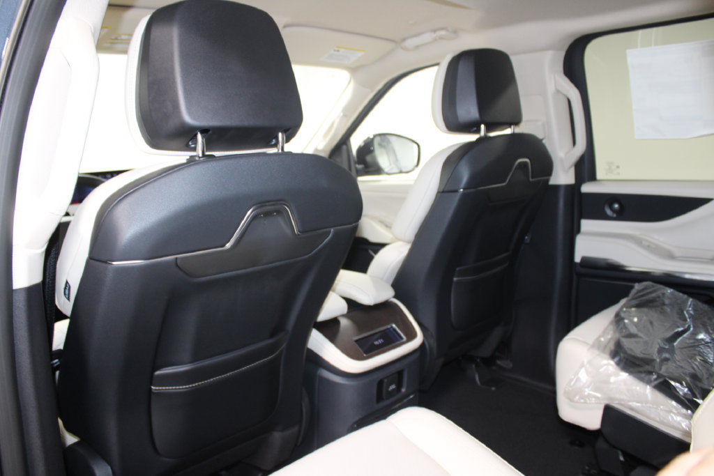 New 2027 Lincoln Navigator Premiere RWD image 28