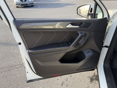 Used 2022 Volkswagen Tiguan SE image 13