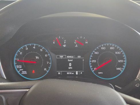 Used 2018 Chevrolet Equinox LT image 17