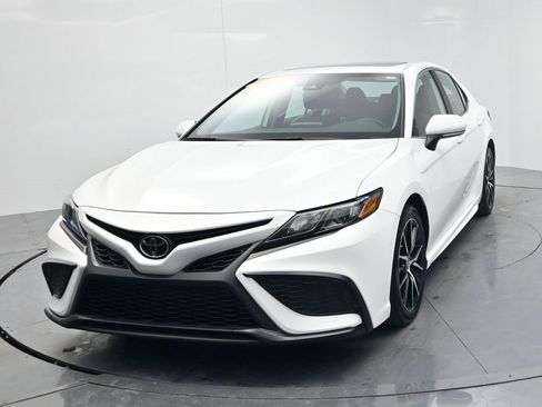 Used 2023 Toyota Camry SE w/ Audio Upgrade Package image 3