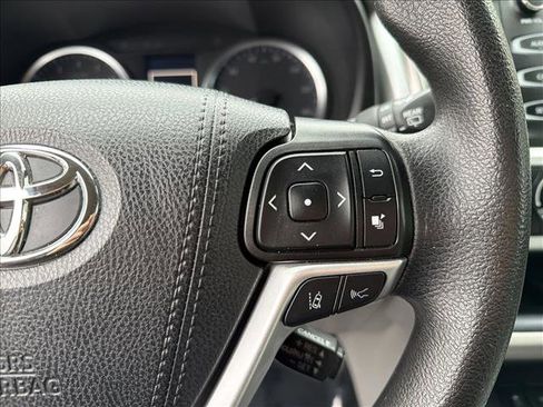 Used 2019 Toyota Highlander LE image 16