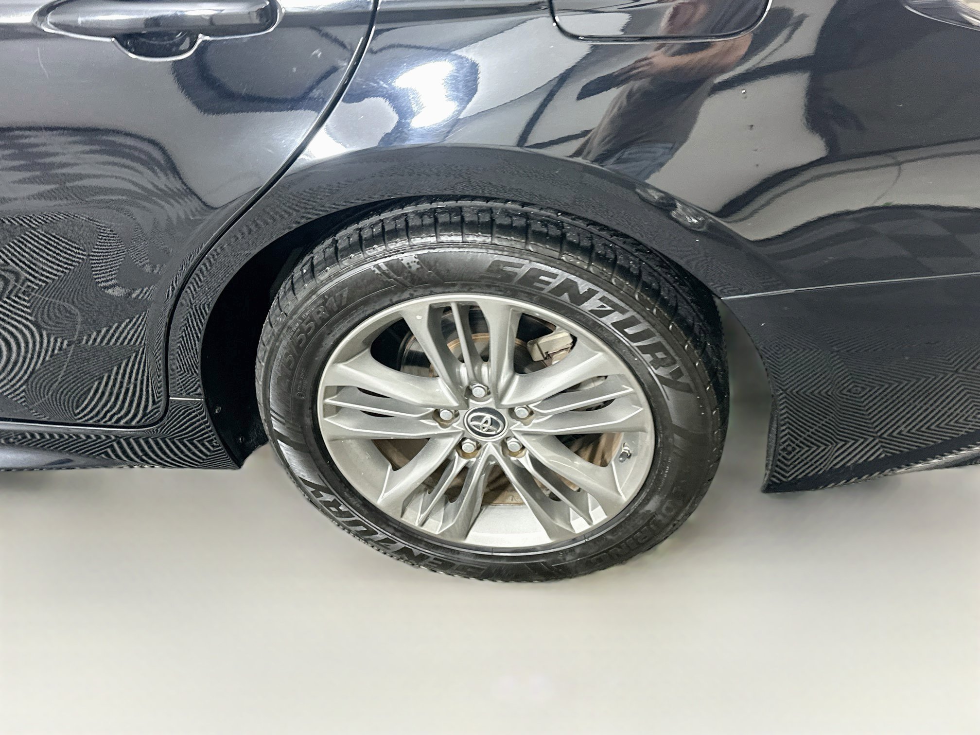 Used 2020 Toyota Camry SE w/ Carpet Mat Package FWD image 11