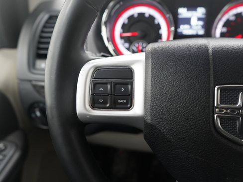 Used 2018 Dodge Grand Caravan SE w/ Rear Park Assist Package image 25