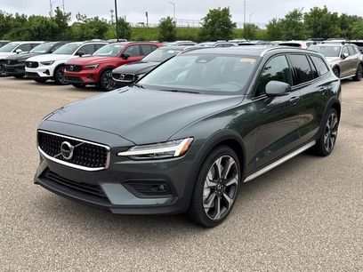 New 2026 Volvo V60 B5 Cross Country Ultra w/ Climate Package