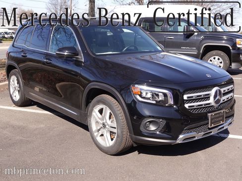 Certified 2022 Mercedes-Benz GLB 250 GLB 250 4MATIC SUV image 1
