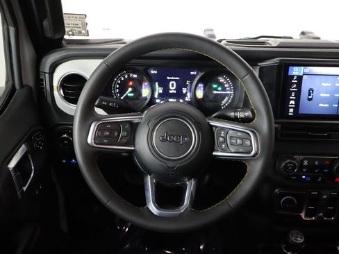 Used 2024 Jeep Wrangler Unlimited Sahara AWD/4WD image 7