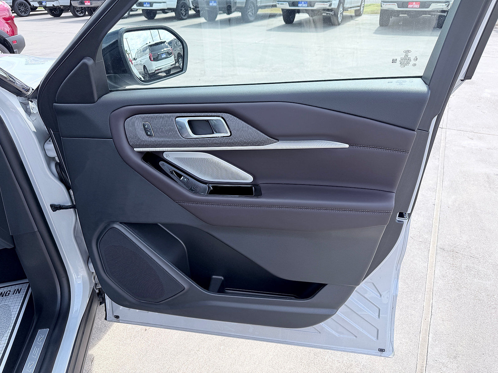 Used 2026 Ford Explorer Platinum RWD image 14