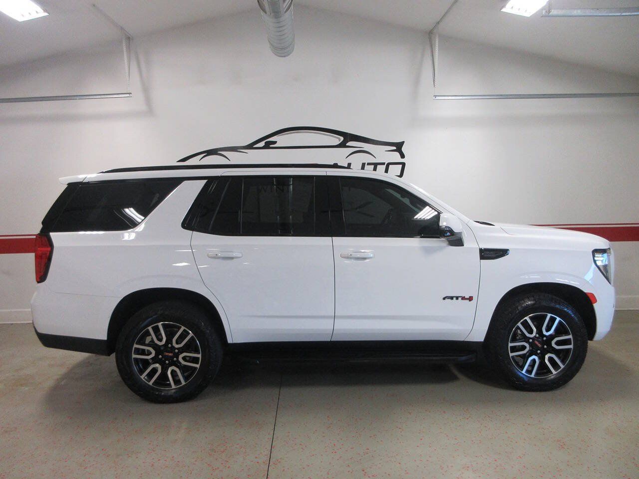Used 2024 GMC Yukon AT4 w/ Technology Package AWD/4WD image 5
