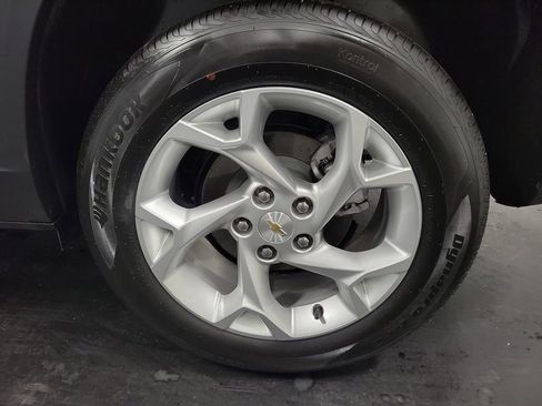 Used 2025 Chevrolet Trax LS w/ LS Convenience Package image 10