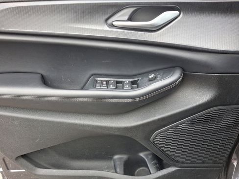 Used 2024 Jeep Grand Cherokee Laredo image 23