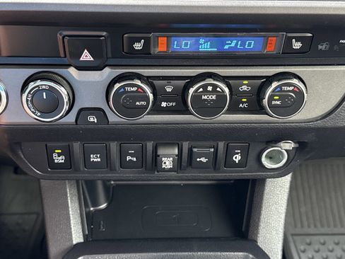 Used 2023 Toyota Tacoma TRD Off-Road w/ TRD Premium Off Road Package image 26