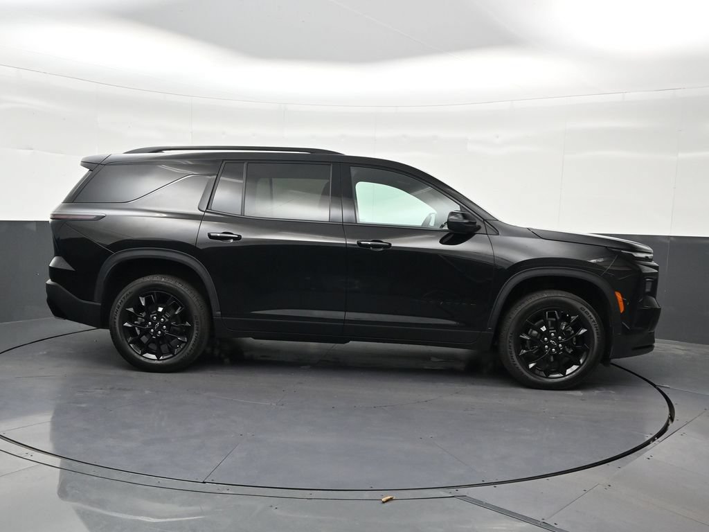 Used 2025 Chevrolet Traverse LT w/ Midnight/Sport Edition FWD image 7