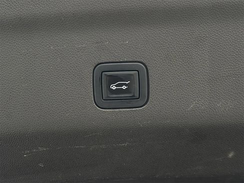 Used 2021 Chevrolet Tahoe Z71 image 32