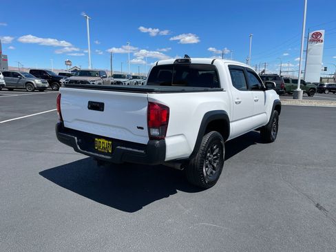 Certified 2018 Toyota Tacoma TRD Off-Road AWD/4WD image 3