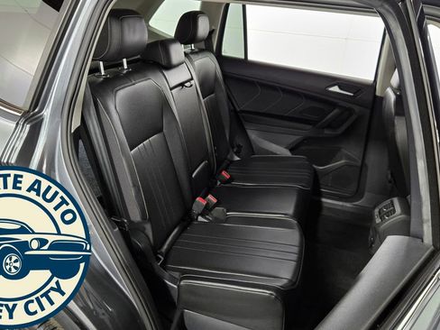 Used 2022 Volkswagen Tiguan SE w/ Panoramic Sunroof Package AWD/4WD image 32