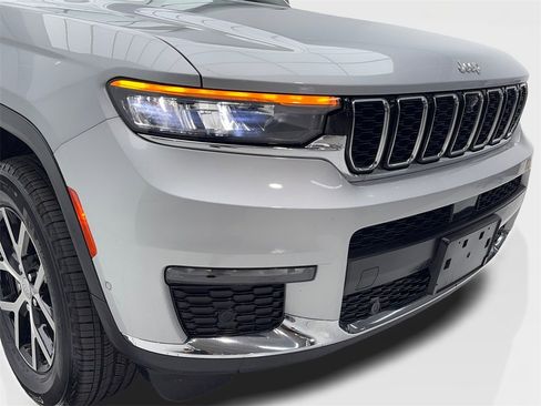 Used 2024 Jeep Grand Cherokee L Limited w/ Luxury Tech Group II image 3