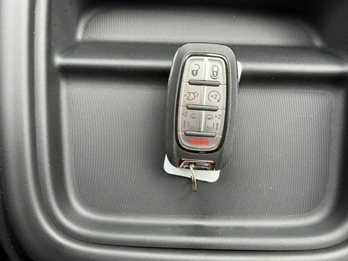 New 2027 Chrysler Pacifica Select FWD image 24