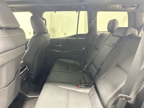 Used 2025 Lexus GX 550 w/ Accessory Package (2T) AWD/4WD image 30