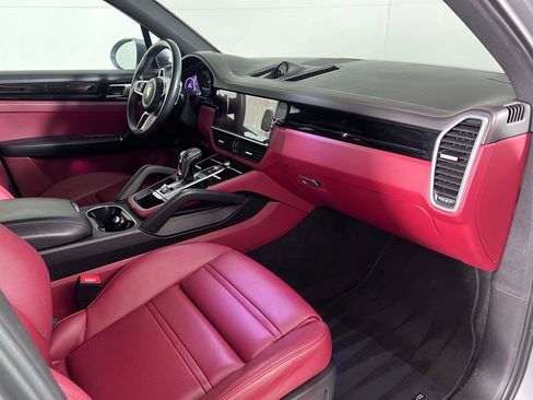 Certified 2023 Porsche Cayenne AWD/4WD image 20