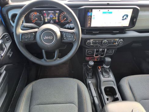 Used 2025 Jeep Wrangler Unlimited Sport AWD/4WD image 32